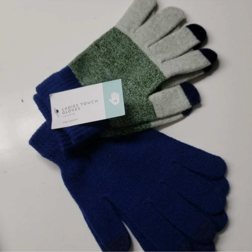 4 Piece Winter Wearables Bundle Set, Blue - Scarf, Hat, 2 Gloves - Picture 6 of 7